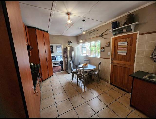 4 BEDROOM HOUSE FOR SALE IN VANDERBIJLPARK SW 1